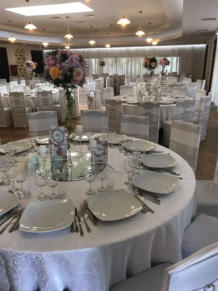 Restaurant nuntă Vâlcea – Doi Cocosi